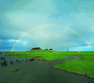 Ein Regenbogen über der Küste - Hamburger Hallig.