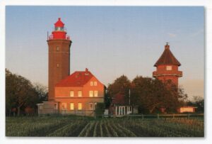 A Serie Leuchttürme - Dahmeshöved auf einem Feld.