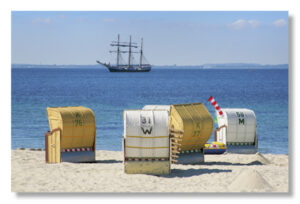 Ostseeküste-Stühle an der Ostseeküste.