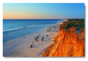 Eine Klippe mit Blick auf einen Strand auf Meine Insel – Das „Rote Kliff“ vor Kampen.