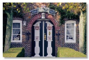 Ein Tür und Tor - Wenningstedt auf Sylt-Gebäude mit einer Tür in Wenningstedt auf Sylt.